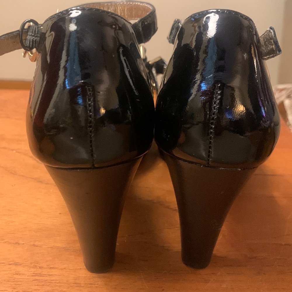 SOFFT BLACK PATENT LEATHER PLATFORM CAGE GLADIATOR SANDALS GOLD STUDS - Picture 7 of 16